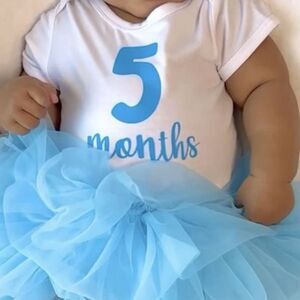 Milestone baby onesies! Age tracking